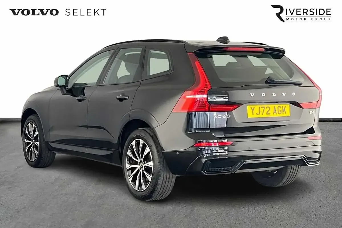 Used Volvo XC60 Plus 197 HP (144 kW) 2022 Onyx black SUV