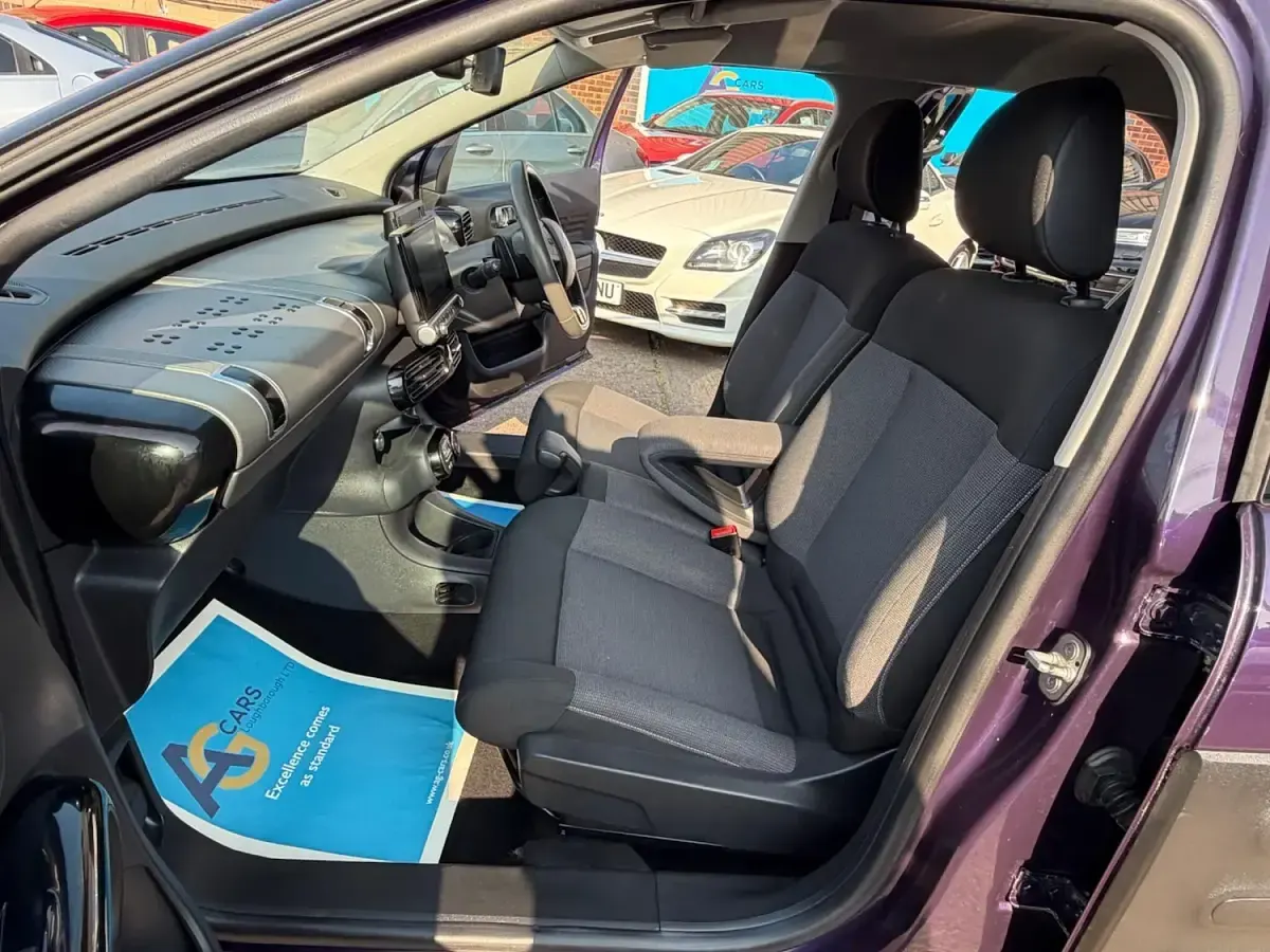 Used Citroën C4 Cactus Flair 100 HP (73 kW) 2016 Mauve/purple Hatchback