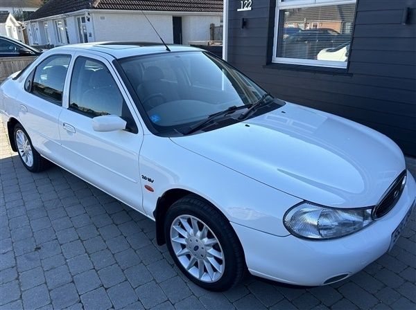 White Used 1998 Ford Mondeo Ghia Hatchback | £3,200 - Image 1/1
