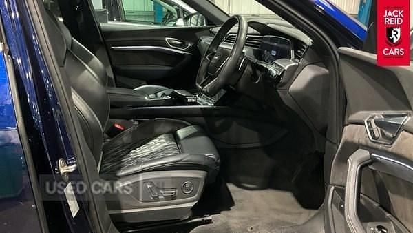Usado Audi e-tron Advanced 369 kW (503 HP) 2021 Azul SUV