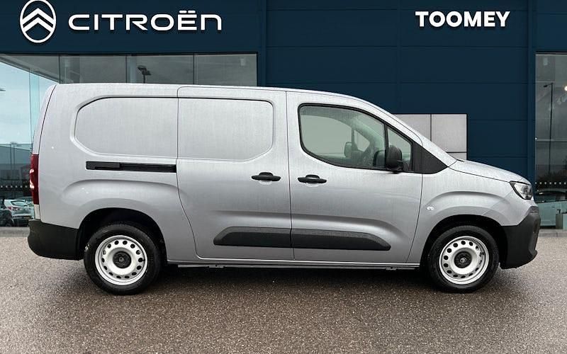 New Citroën Berlingo 130 HP (95 kW) 2025 Grey MPV