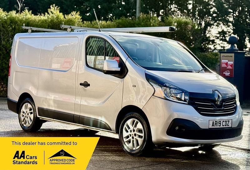 Silver Used 2019 Renault Trafic MPV | £10,990 (Good price) - Image 1/2