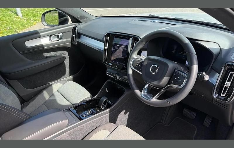 Used Volvo XC40 Plus 197 HP (144 kW) 2023 Silver SUV