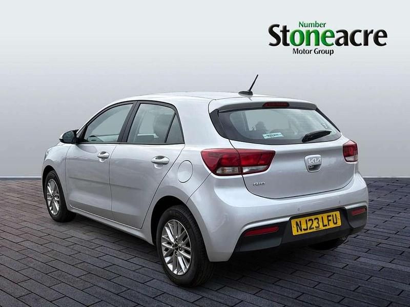 Used Kia Rio 101 HP (74 kW) 2023 Silver Hatchback