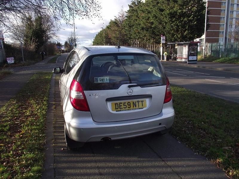 Used Mercedes A160 Classic 95 HP (69 kW) 2009 Silver Hatchback