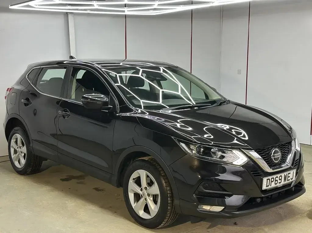 Usado Nissan Qashqai Acenta Premium 160 HP (117 kW) 2019 Preto SUV