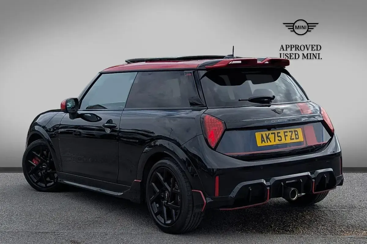 Usado Mini John Cooper Works Hatch 228 CV (167 kW) 2025 Negro Utilitario