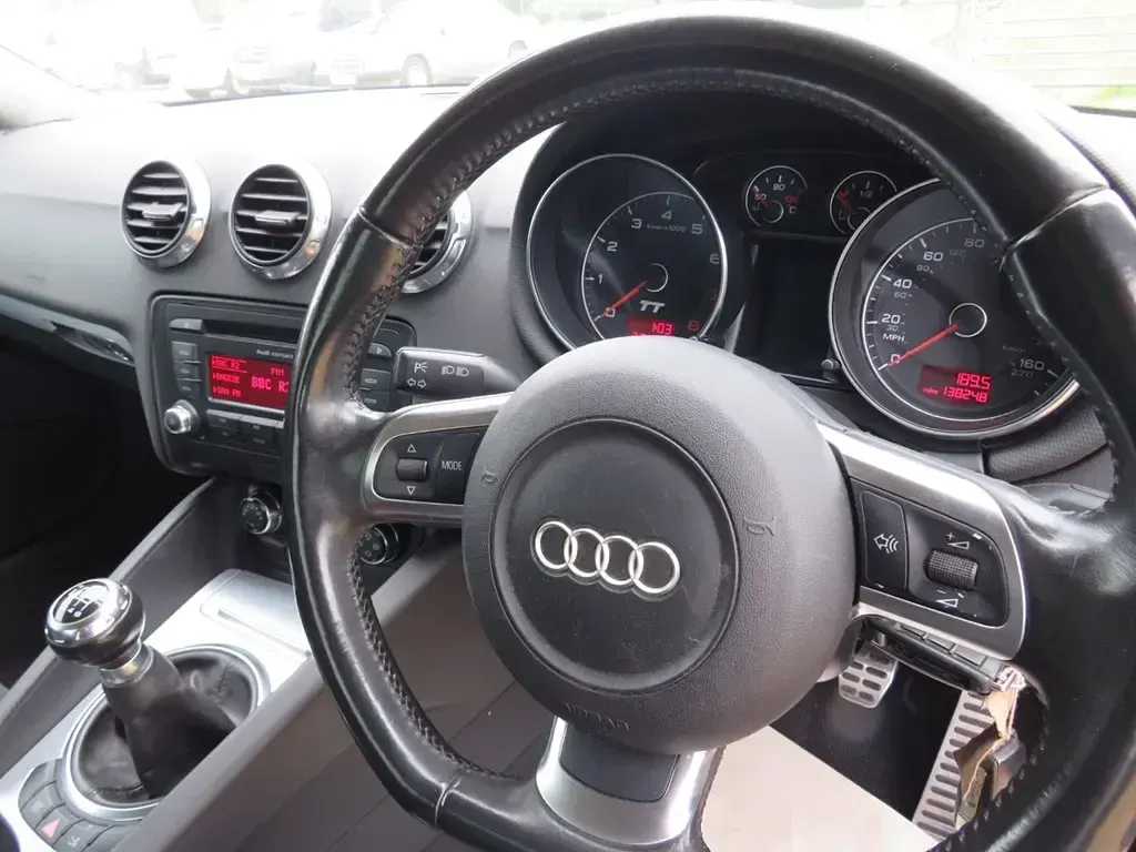 Begagnad Audi TT 201 HK (147 kW) 2007 Grå Sportkupé