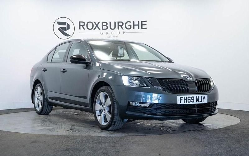 Grey Used 2020 Skoda Octavia SE Drive Hatchback | £12,190 (Good price) - Image 1/4