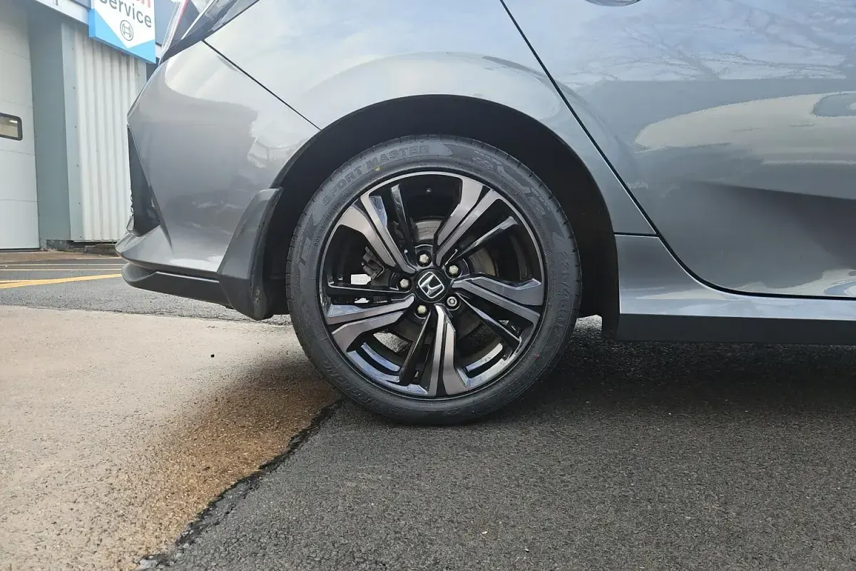 Used Honda Civic EX 129 HP (94 kW) 2017 Grey Hatchback