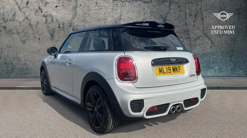 Usado Mini Cooper S Hatch 189 HP (139 kW) 2019 Prateado Citadino