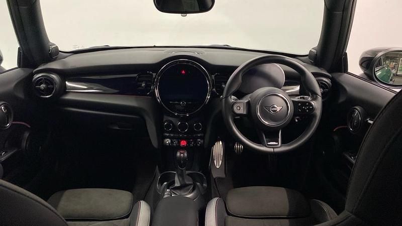 Used Mini Cooper Hatch 134 HP (98 kW) 2022 Green Hatchback