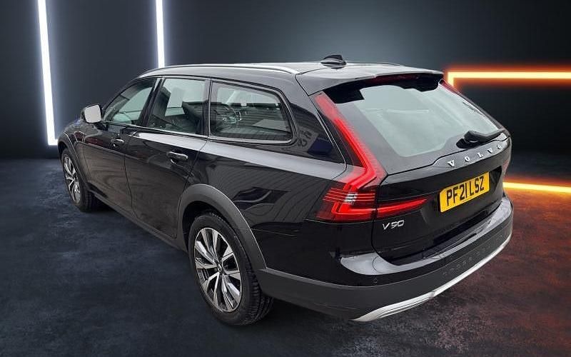 Used Volvo V90 CC 250 HP (183 kW) 2021 Black Estate
