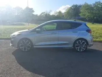 Usado Ford Fiesta ST-Line X 100 HP (73 kW) 2023 Prateado Citadino