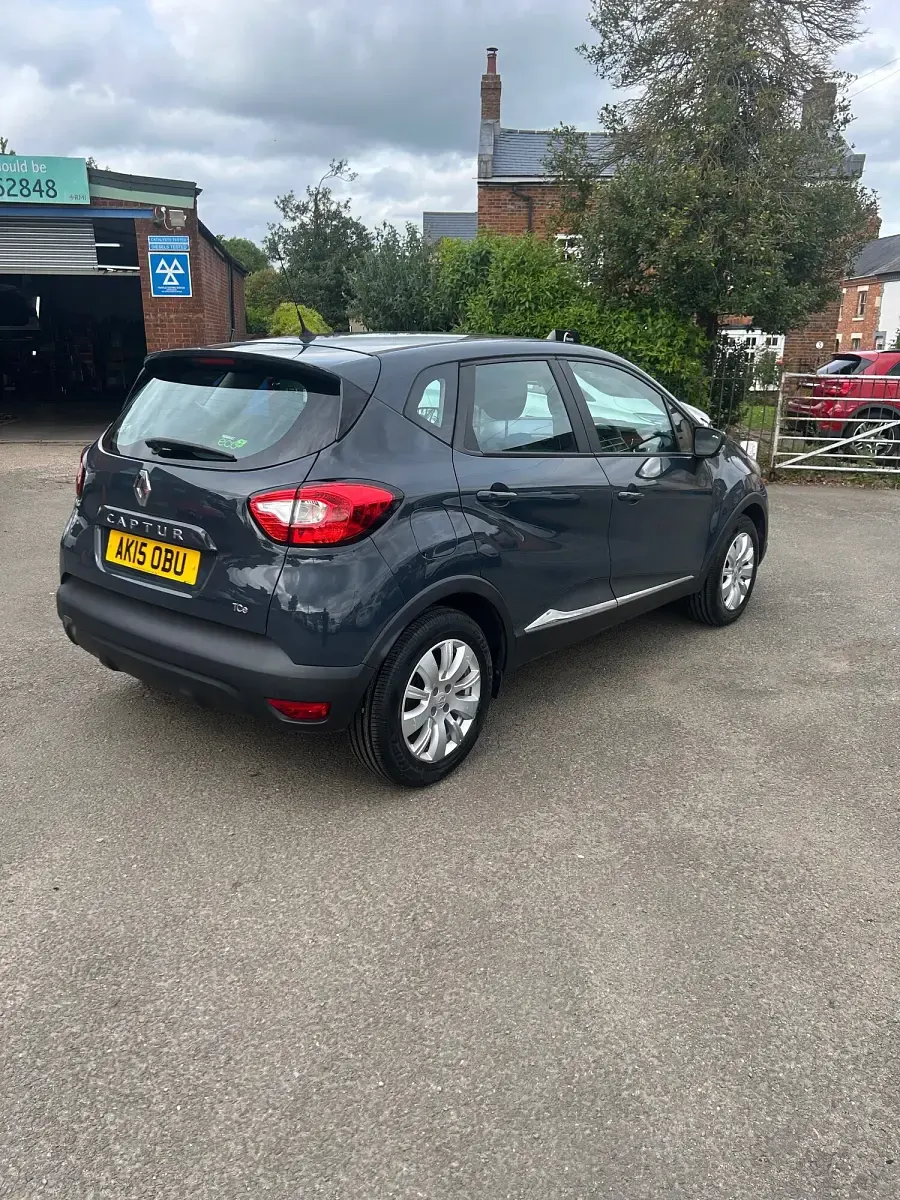 Used Renault Captur Expression+ 90 HP (66 kW) 2015 Blue SUV