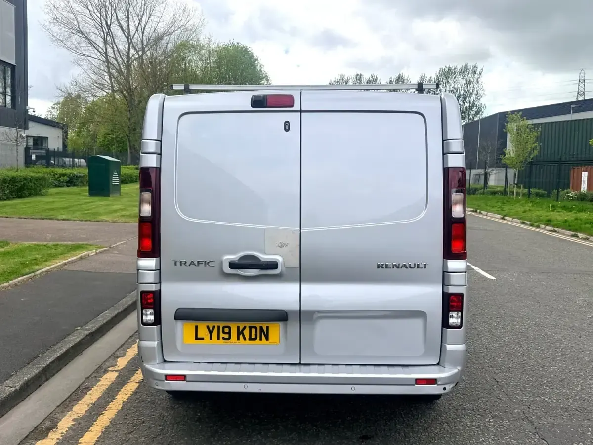 Używany Renault Trafic 125 KM (91 kW) 2019 Srebrny Minivan