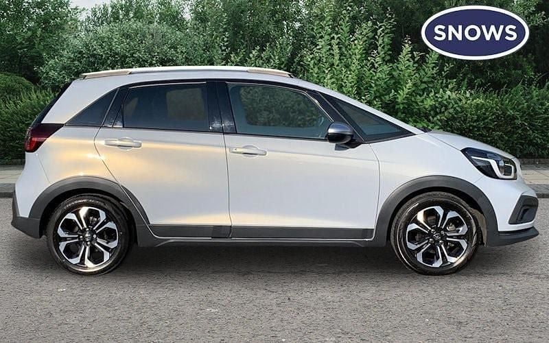 Used Honda Jazz Hybrid 109 HP (80 kW) 2023 White Hatchback