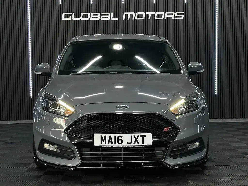Used Ford Focus ST 250 HP (183 kW) 2016 Grey Hatchback