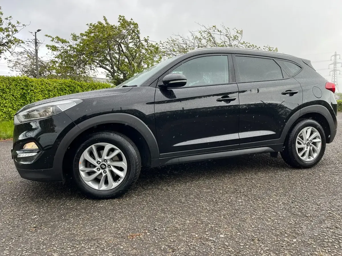 Used Hyundai Tucson SE 141 HP (103 kW) 2018 Black SUV