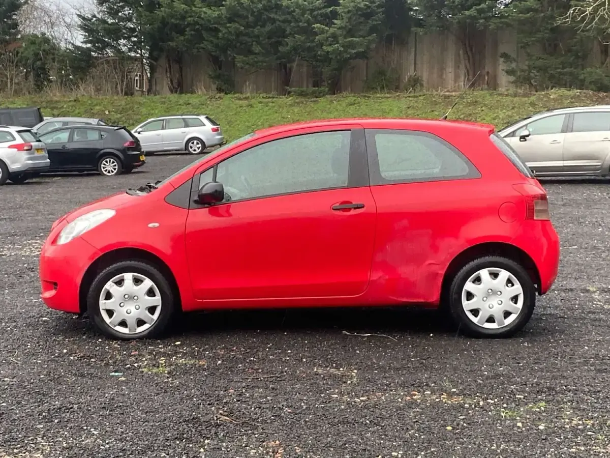 Gebraucht Toyota Yaris T2 69 PS (50 kW) 2008 Rot Kleinwagen