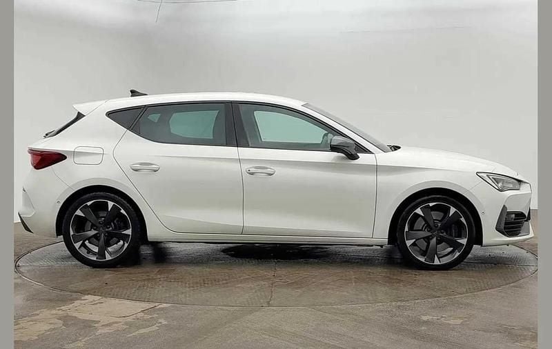 Used Cupra Leon VZ1 241 HP (177 kW) 2023 White Hatchback