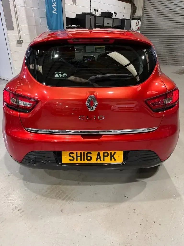 Used Renault Clio Dynamique 75 HP (55 kW) 2016 Red Hatchback