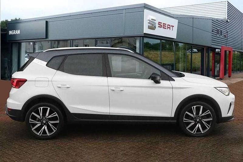 Used Seat Arona FR 108 HP (79 kW) 2023 White SUV