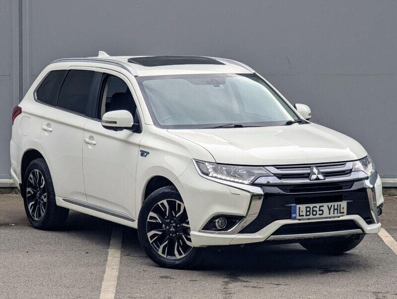 White Used 2016 Mitsubishi Outlander P-HEV Estate | £11,495 (Fair price) - Image 1/4