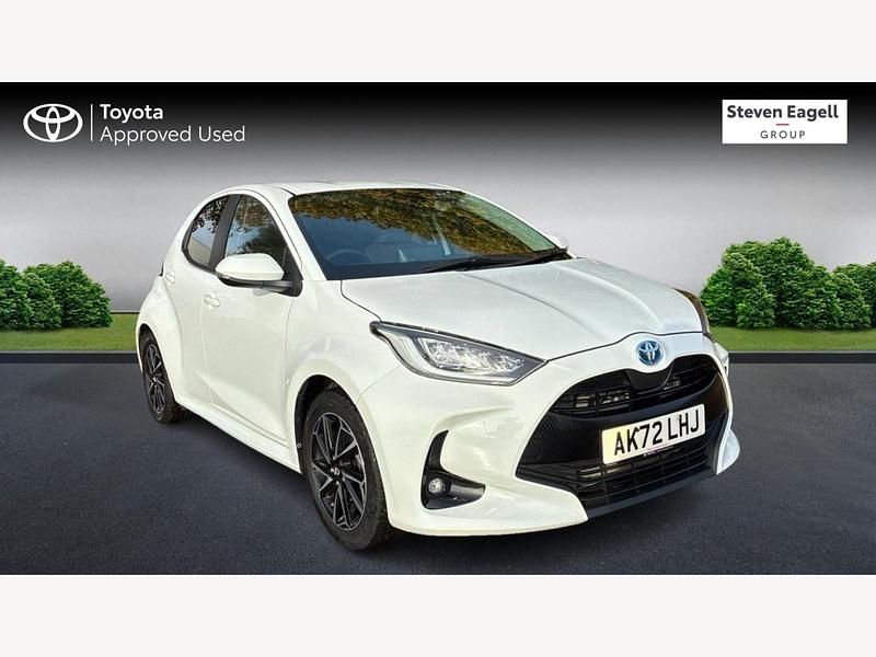 Used Toyota Yaris Hybrid Design 2022 White Hatchback