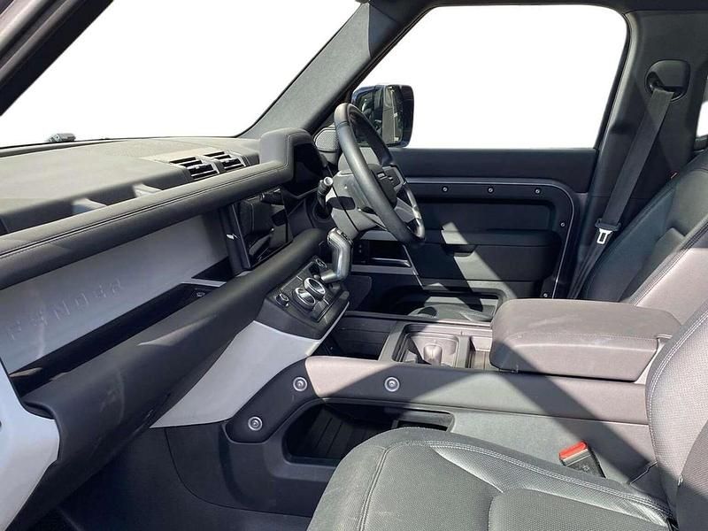 Used Land Rover Defender SE Dynamic 300 HP (220 kW) 2024 Grey SUV