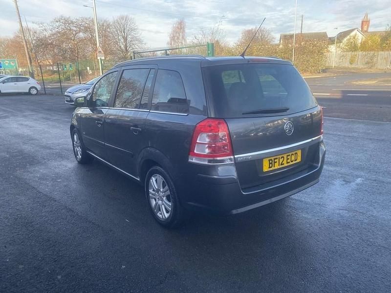 Second-hand Vauxhall Zafira Design Edition 115 CP (84 kW) 2012 Gri Monovolum
