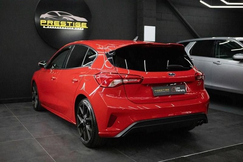 Used Ford Focus ST 190 HP (139 kW) 2021 Red Hatchback