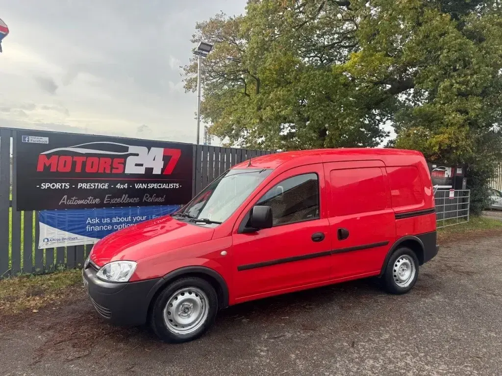 Used Vauxhall Combo 75 HP (55 kW) 2011 Red Van