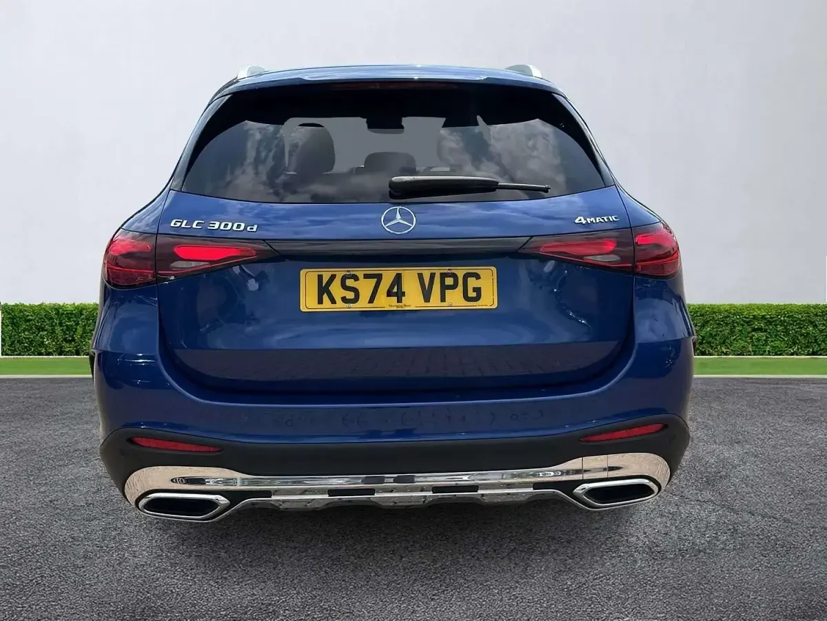Usado Mercedes GLC300e AMG Line Premium 2025 Azul Carrinha