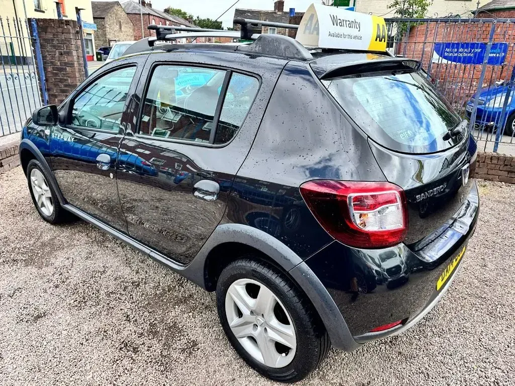 Used Dacia Sandero Lauréate 90 HP (66 kW) 2014 Black Hatchback