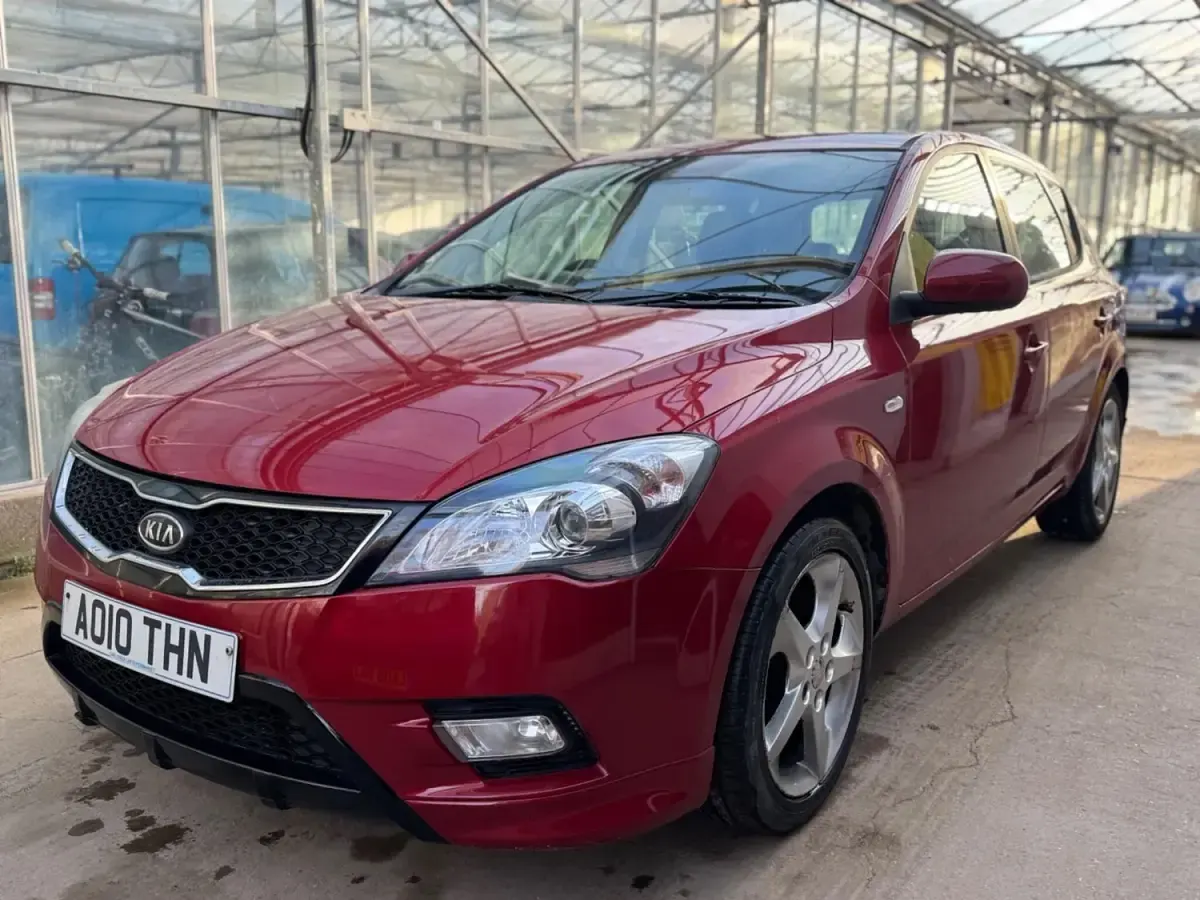 Używany Kia Ceed 2010 Czerwony Hatchback