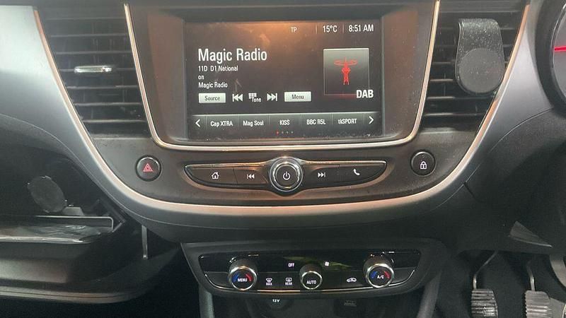 Second-hand Vauxhall Crossland X 81 CP (59 kW) 2017 Alb SUV