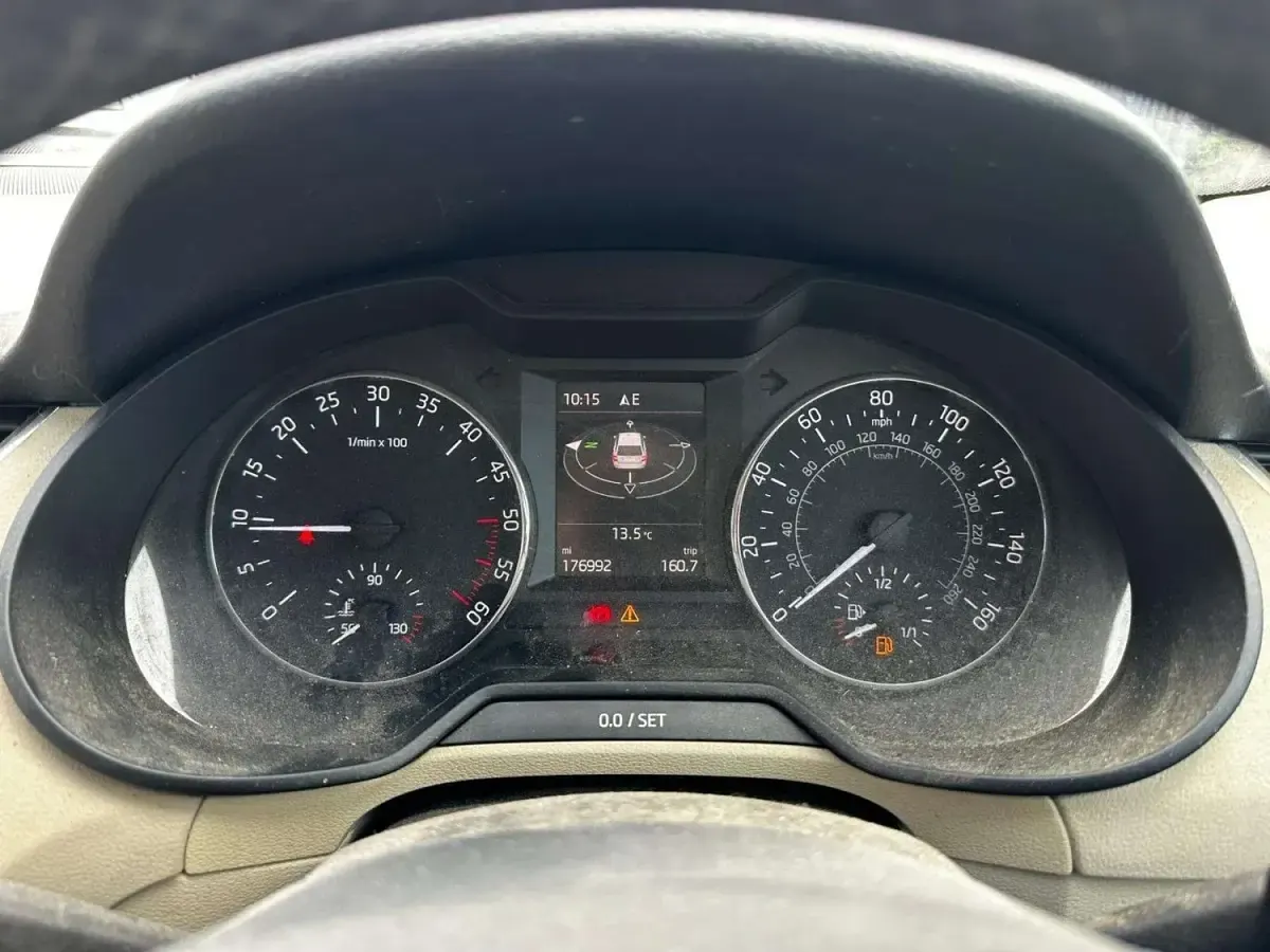 Begagnad Skoda Octavia Elegance 2013 Brun Kombi