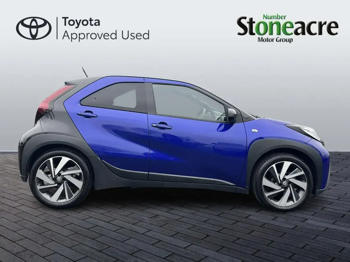 Usado Toyota Aygo X 72 HP (52 kW) 2024 Azul SUV