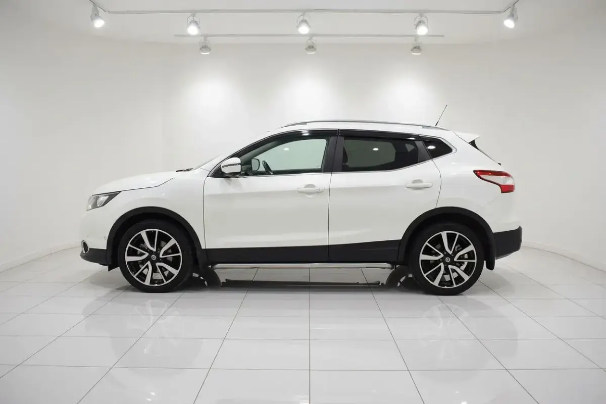 Used Nissan Qashqai Tekna 2016 White SUV