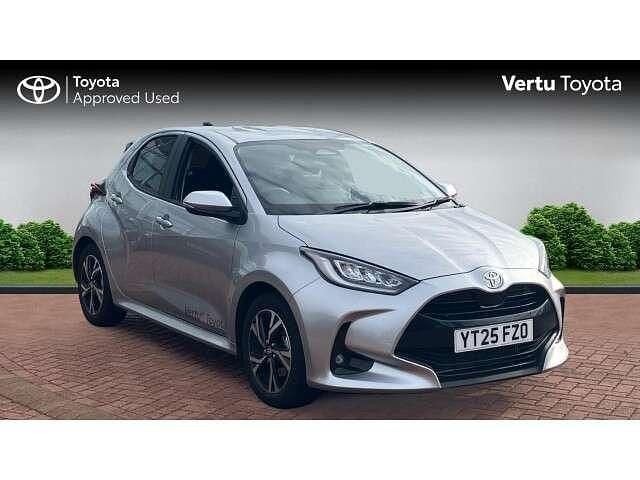Silver Used 2025 Toyota Yaris Hybrid Design Hatchback | £20,535 (Fair price) - Image 1/4
