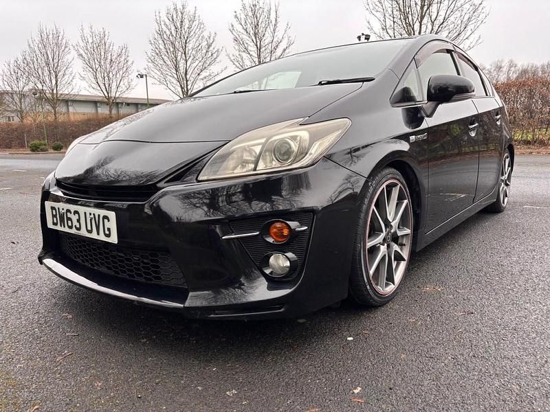 Used Toyota Prius 70 HP (51 kW) 2026 Black Hatchback