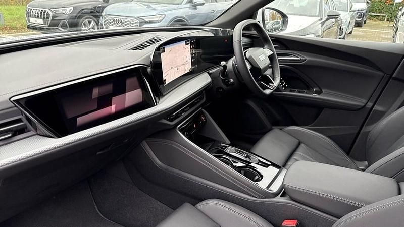 Used Audi Q5 Sportback Advanced 204 HP (150 kW) 2025 White SUV