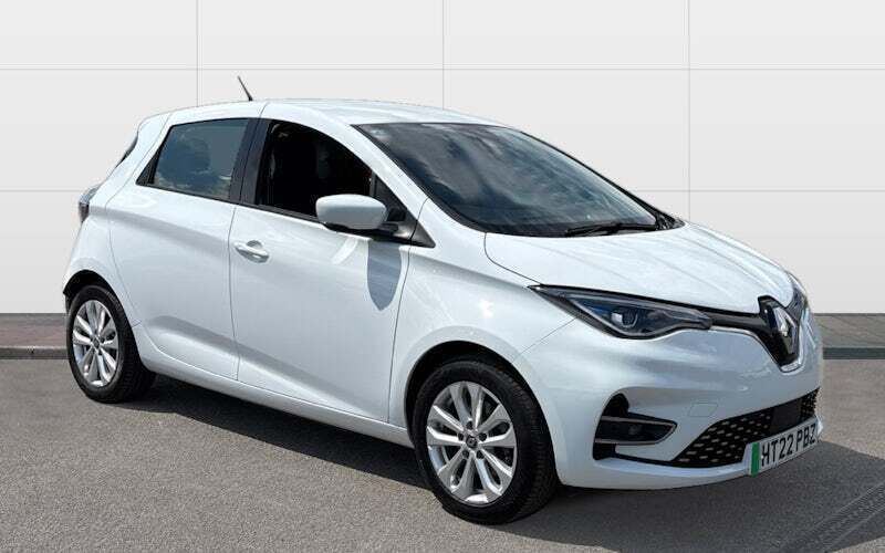 White Used 2022 Renault Rapid Version S Hatchback | £9,576 (Good price) - Image 1/4