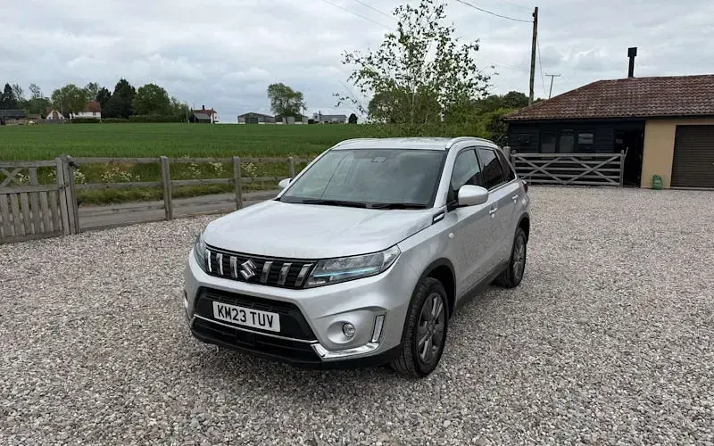 Usado Suzuki Vitara SZ-T 116 HP (85 kW) 2023 Prateado SUV