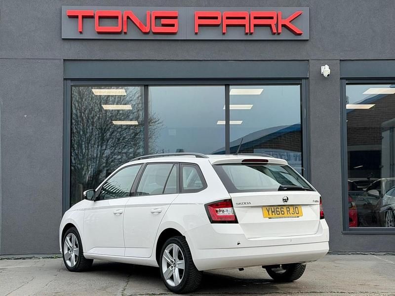 Used Skoda Fabia SE L 110 HP (80 kW) 2016 White Estate