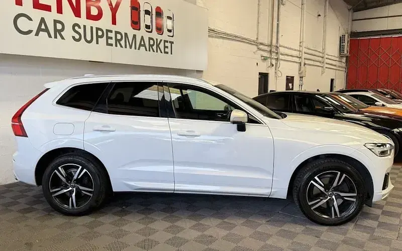 Used Volvo XC60 R-Design 190 HP (139 kW) 2018 White SUV