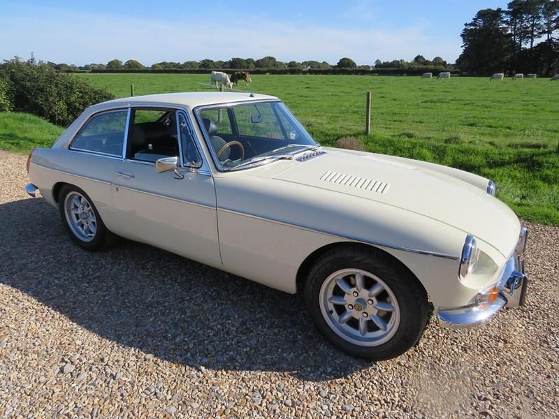 White Used 1973 MG B GT Coupe | £12,750 - Image 1/4