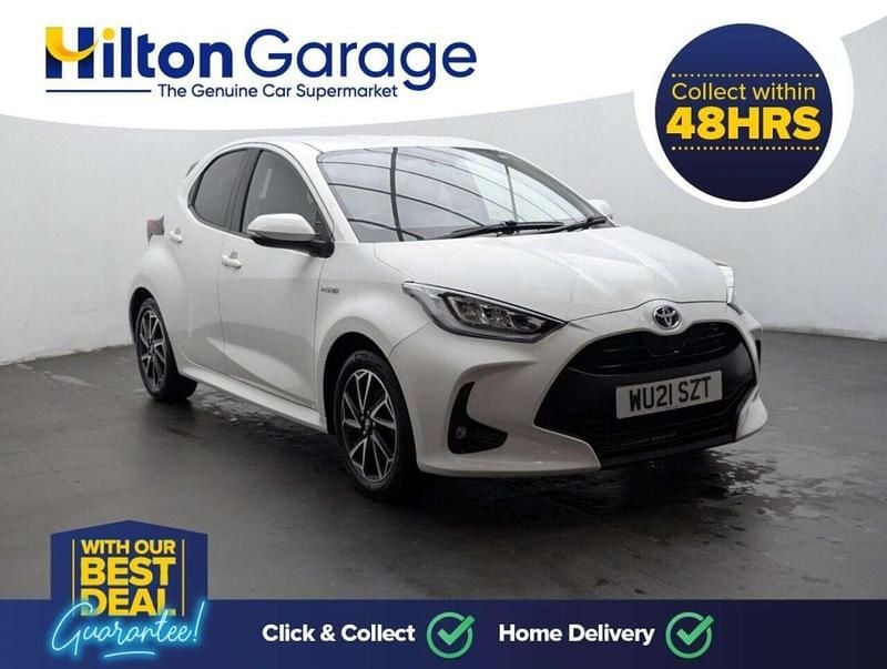 Used Toyota Yaris Hybrid Design 116 HP (85 kW) 2021 White Hatchback