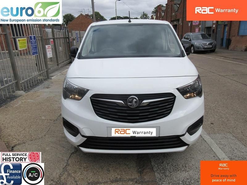 White Used 2020 Vauxhall Combo Sportive MPV | £7,999 (Fair price) - Image 1/4